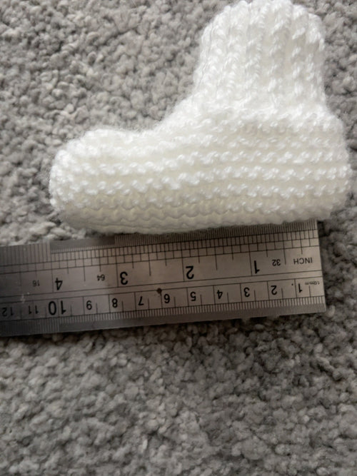 Baby Booties Knitting Pattern, Knit Flat Ribbed Baby Shoes, Newborn to 12 Months, DK Yarn, Straight Needles