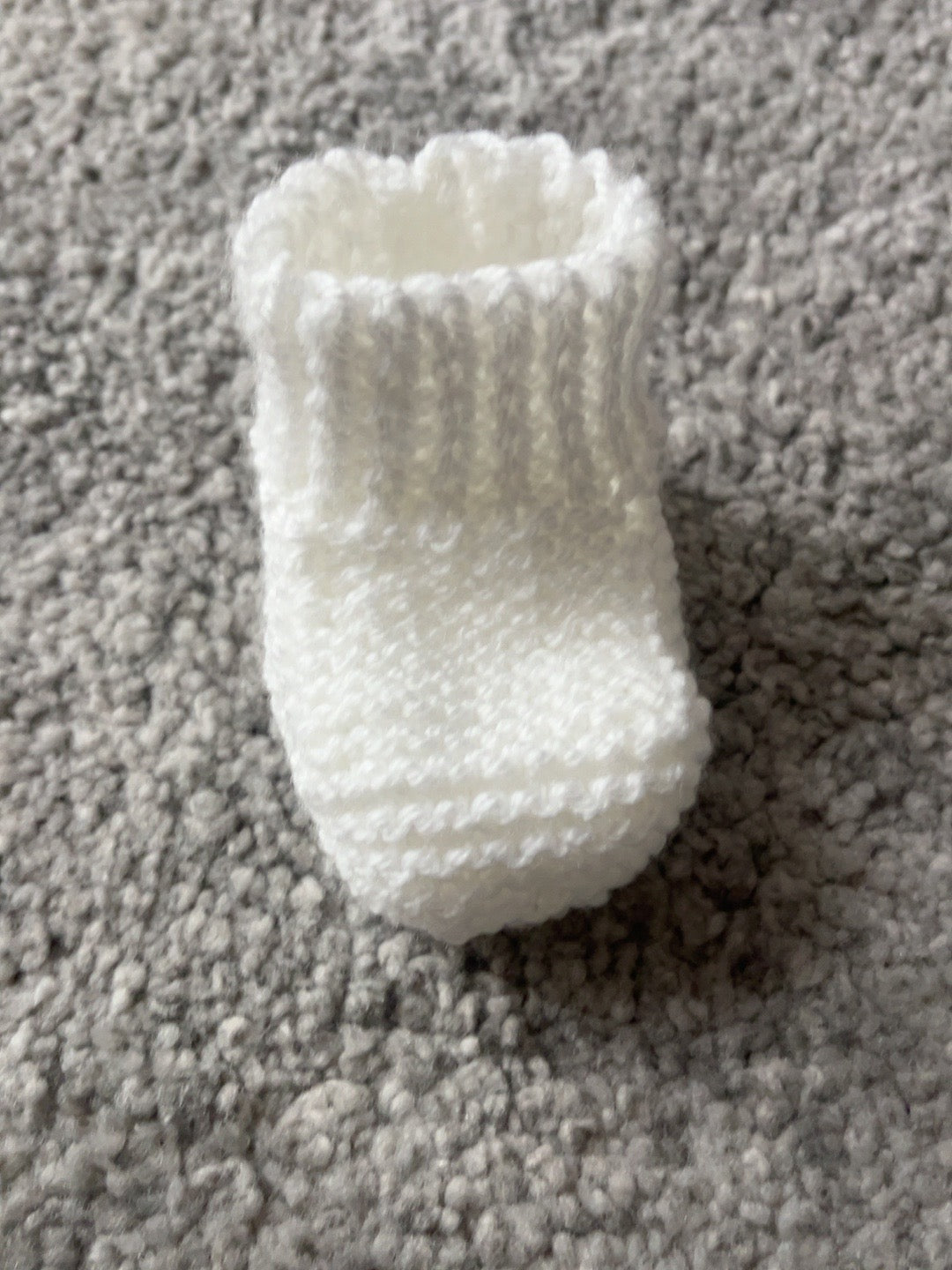 Baby Booties Knitting Pattern, Knit Flat Ribbed Baby Shoes, Newborn to 12 Months, DK Yarn, Straight Needles
