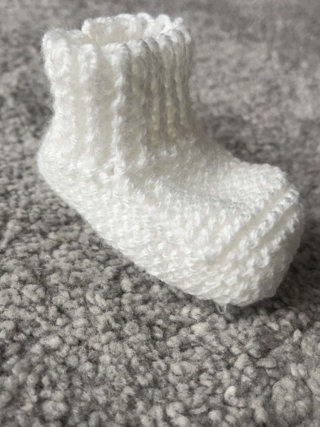 Baby Booties Knitting Pattern, Knit Flat Ribbed Baby Shoes, Newborn to 12 Months, DK Yarn, Straight Needles