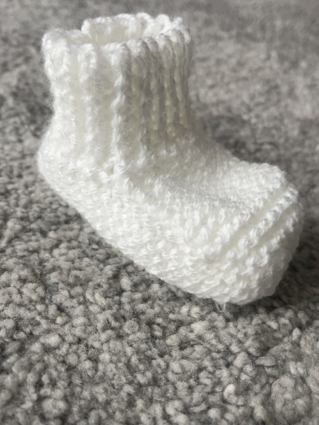 Baby Booties Knitting Pattern, Knit Flat Ribbed Baby Shoes, Newborn to 12 Months, DK Yarn, Straight Needles
