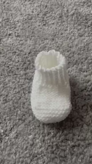 Baby Booties Knitting Pattern, Knit Flat Ribbed Baby Shoes, Newborn to 12 Months, DK Yarn, Straight Needles